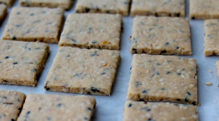 Grain-Free Everything Crackers