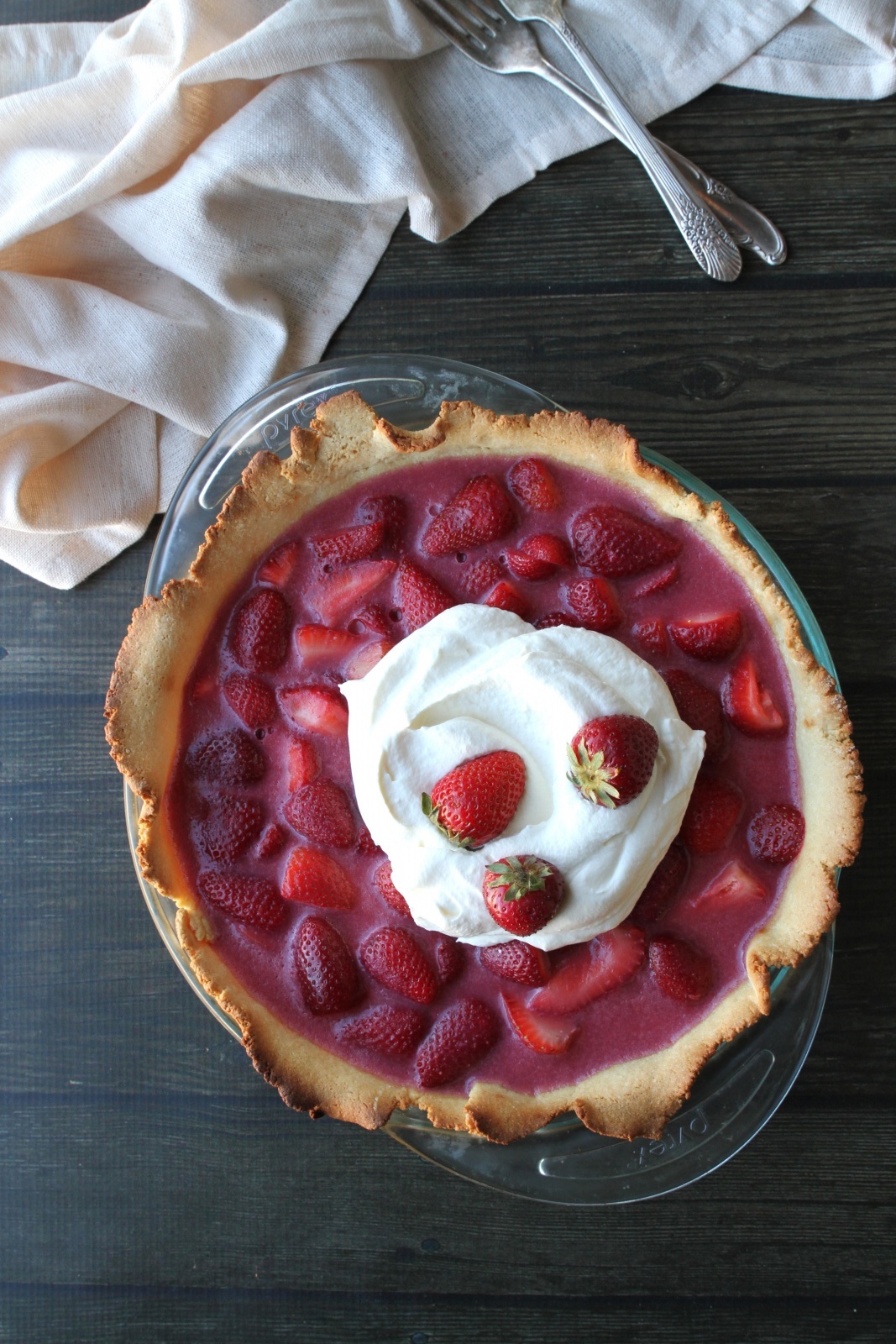 Summer strawberry pie with shortbread crust zenbelly
