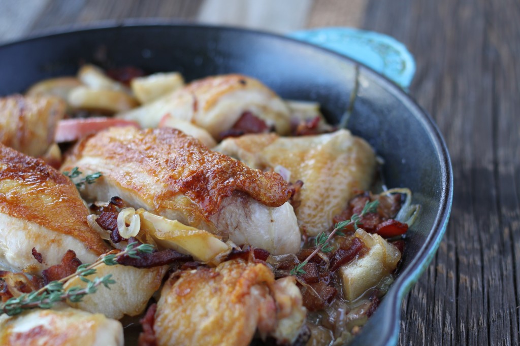 paleo pan roasted chicken with bacon and apples