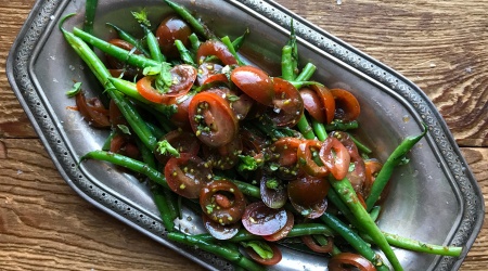 Simple Summery Green Bean Salad with Tomato Vinaigrette