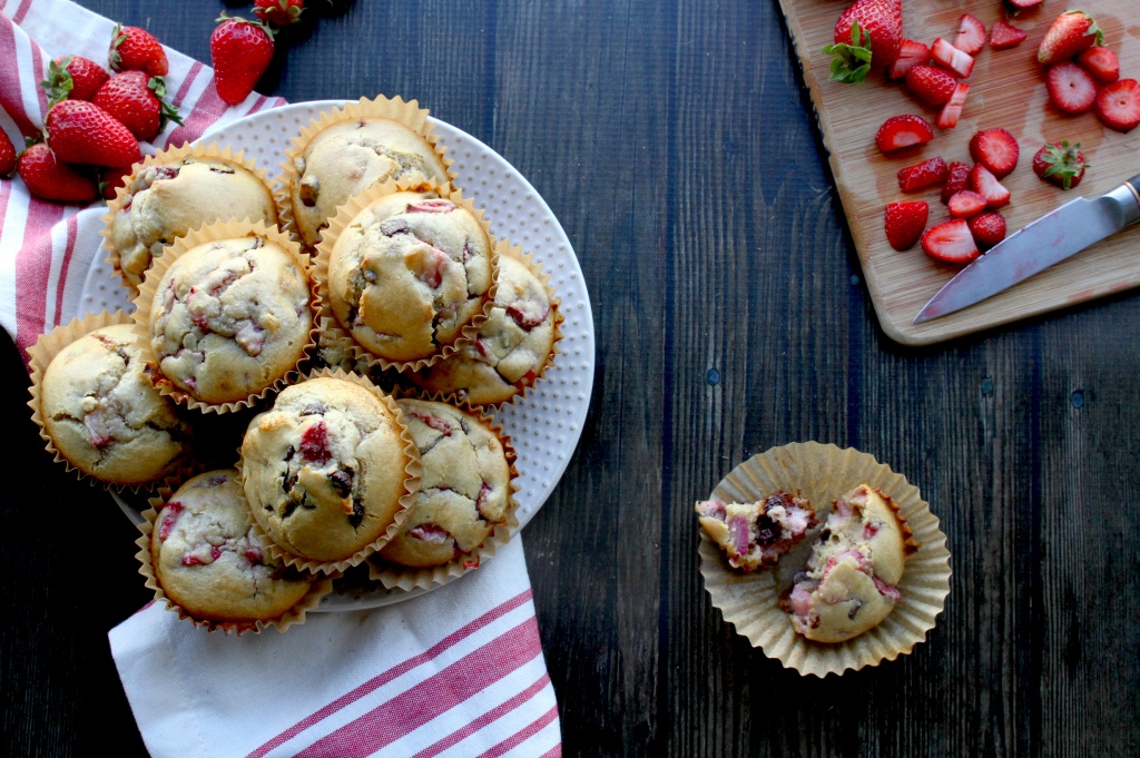 paleo strawberry chocolate chip muffins