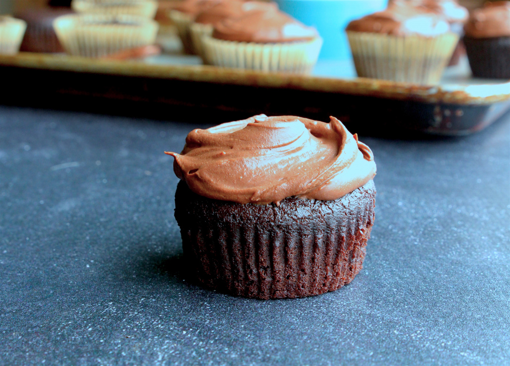 paleo + vegan chocolate cupcakes