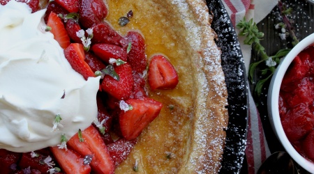 gluten-free Dutch Baby with Strawberries & Cream – 10 ingredients, no pancake flipping required