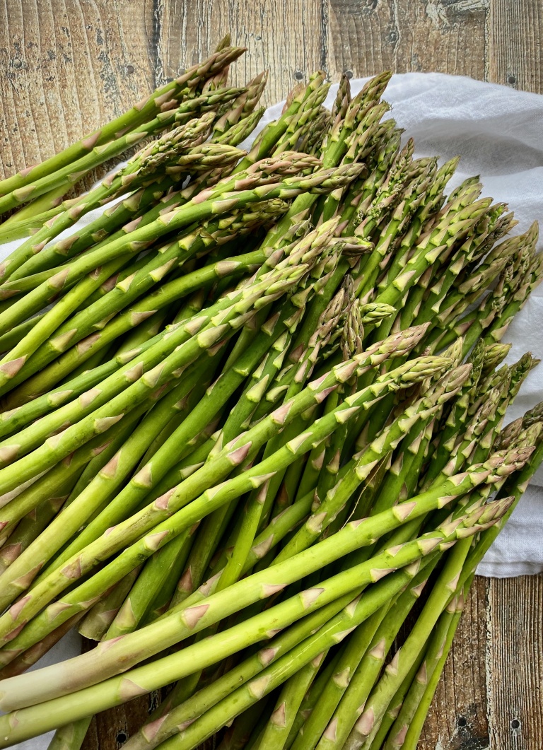 pencilthin asparagus with brown butter and pistachios 4 ingredients