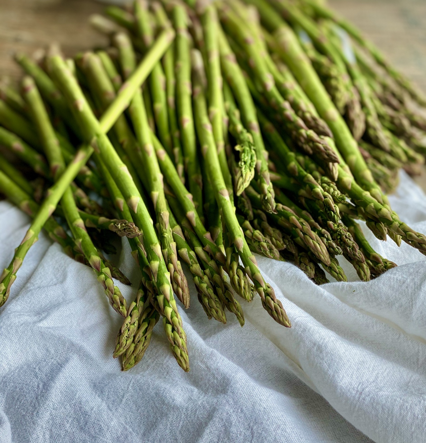 pencilthin asparagus with brown butter and pistachios 4 ingredients