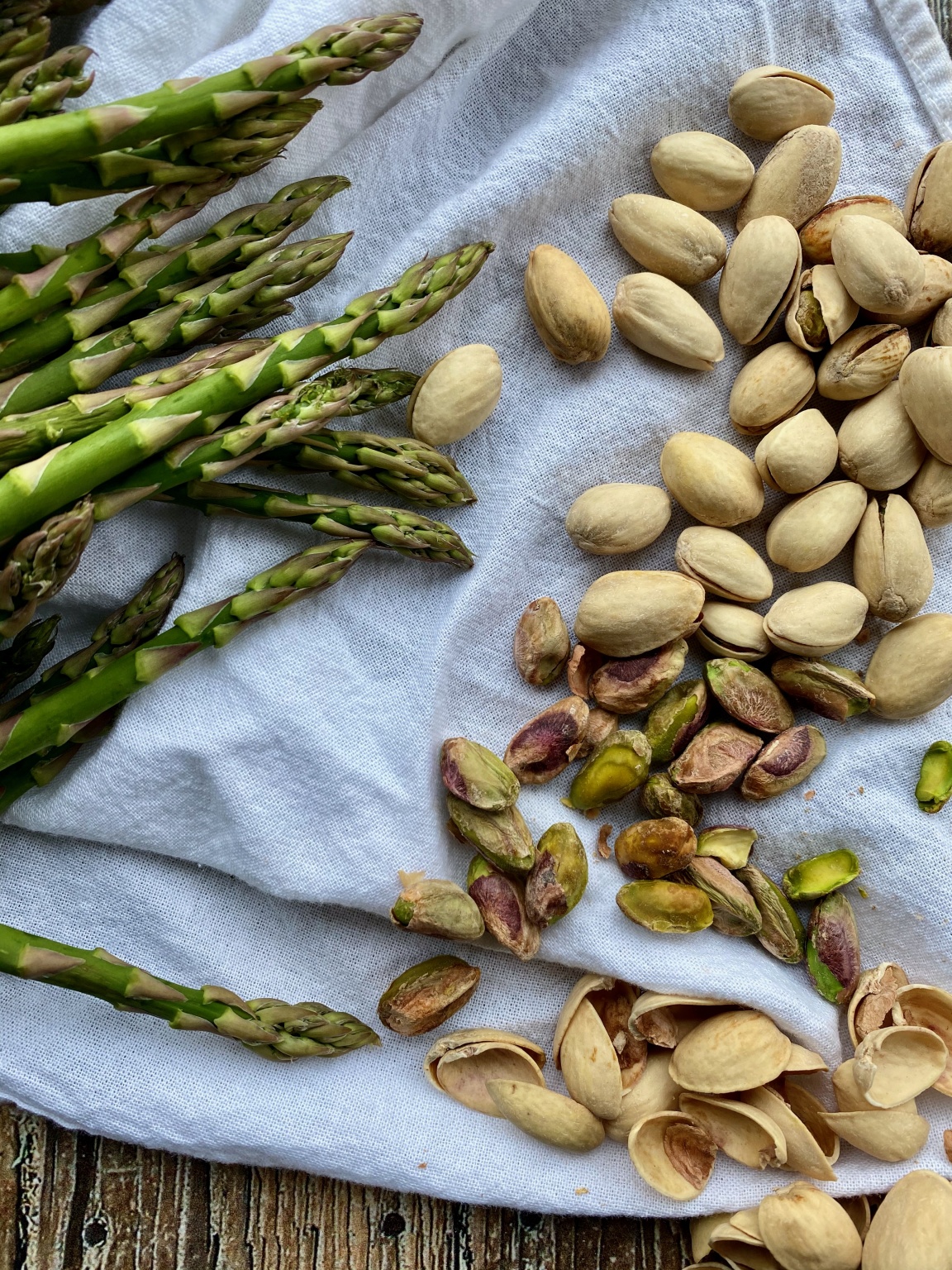 pencilthin asparagus with brown butter and pistachios 4 ingredients
